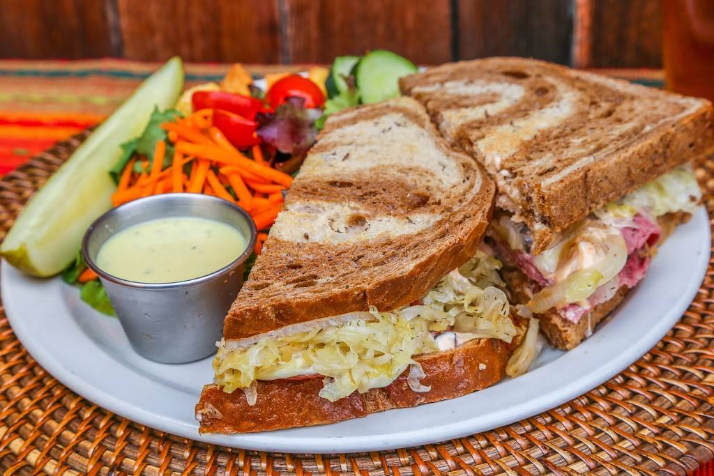 The Swiss Restaurant & Pub | restaurant | 1904 Jefferson Ave, Tacoma, WA 98402, USA | 2535722821 OR +1 253-572-2821