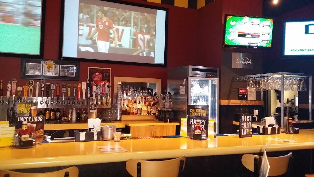 Buffalo Wild Wings | meal takeaway | 5 Weems Ln, Winchester, VA 22601, USA | 5407236900 OR +1 540-723-6900