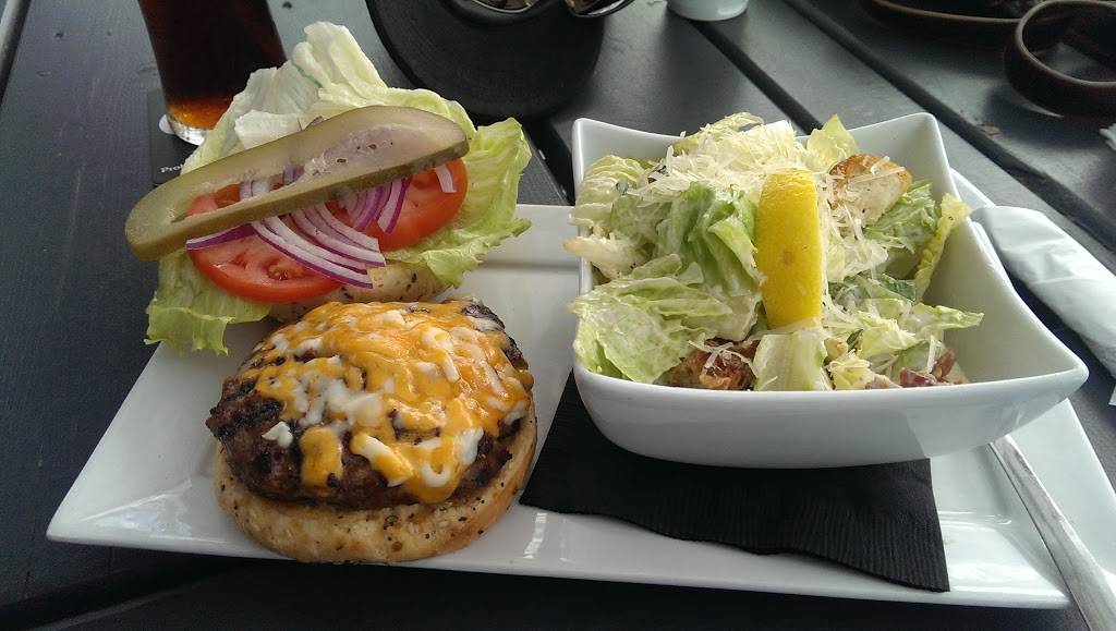 Malones Pint House | restaurant | 118 Bradford St, Barrie, ON L4N 3B1, Canada | 7057399070 OR +1 705-739-9070