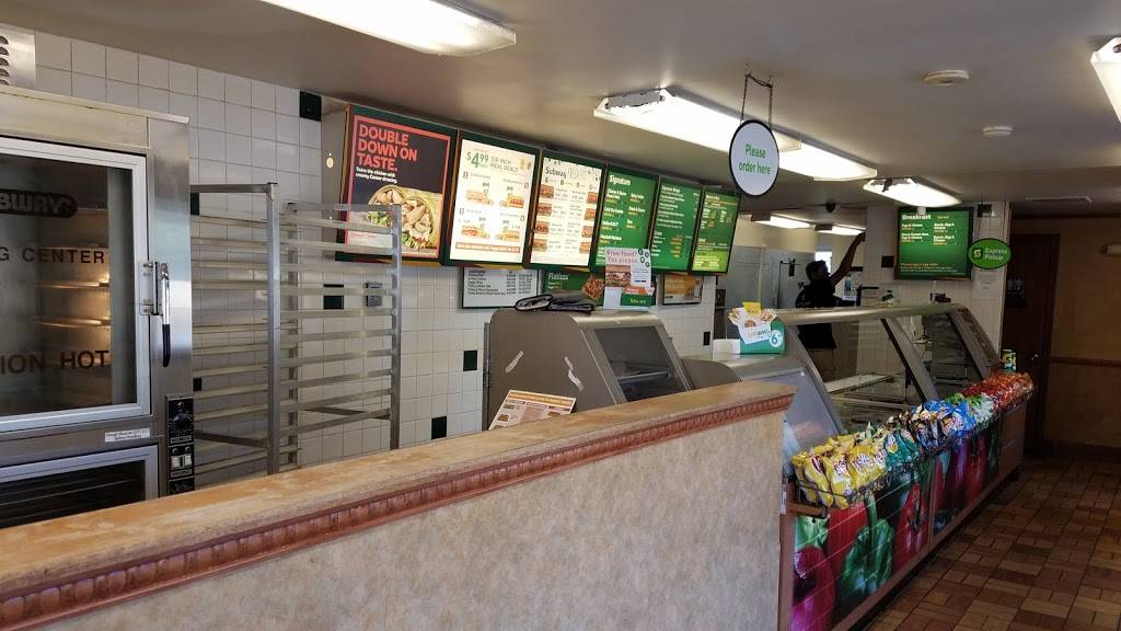 Subway | restaurant | 1801 Wilbur Cross Hwy, Berlin, CT 06037, USA | 8608283949 OR +1 860-828-3949