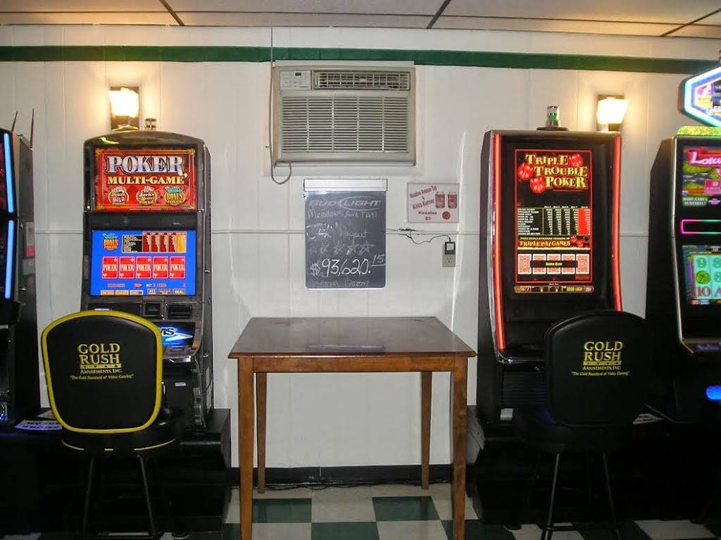 Meadows Avenue Tap | restaurant | 2000 Meadow Ave, East Peoria, IL 61611, USA | 3096940736 OR +1 309-694-0736