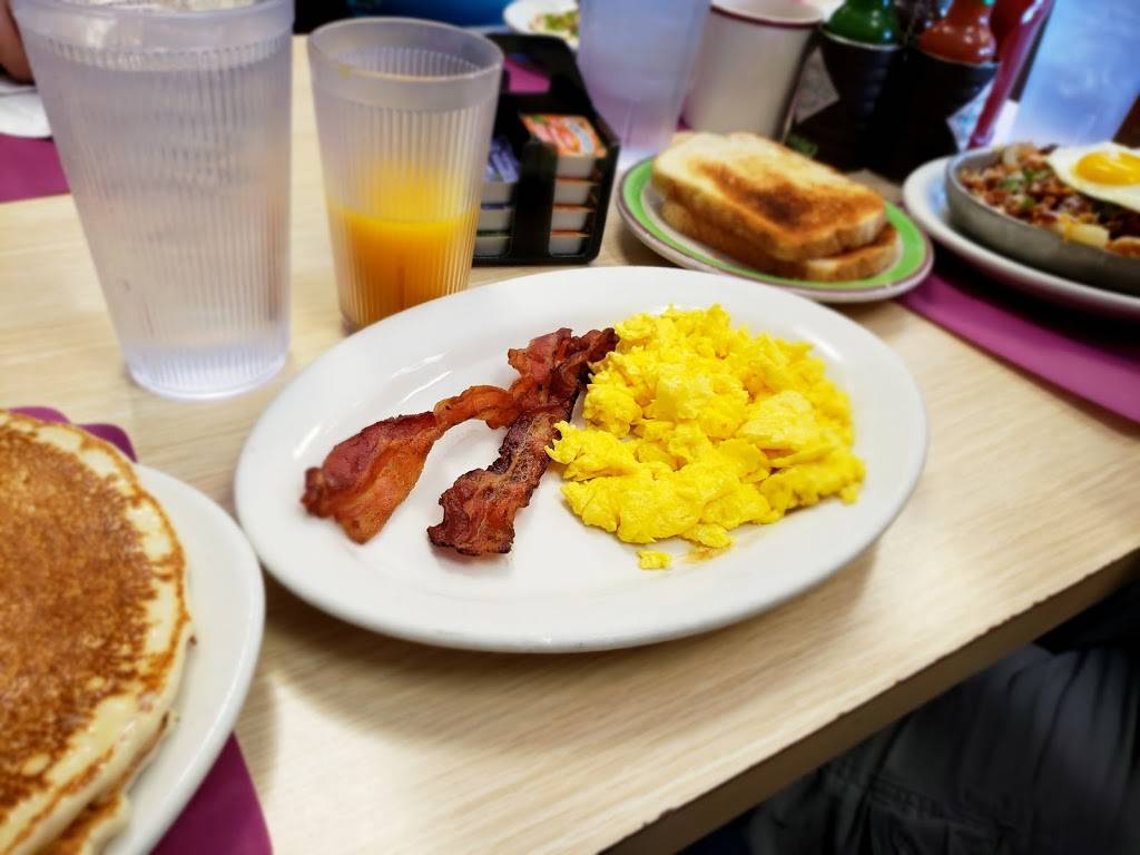 Mollies Kountry Kafe | restaurant | 13680 Bear Valley Rd, Victorville, CA 92392, USA | 7602434664 OR +1 760-243-4664