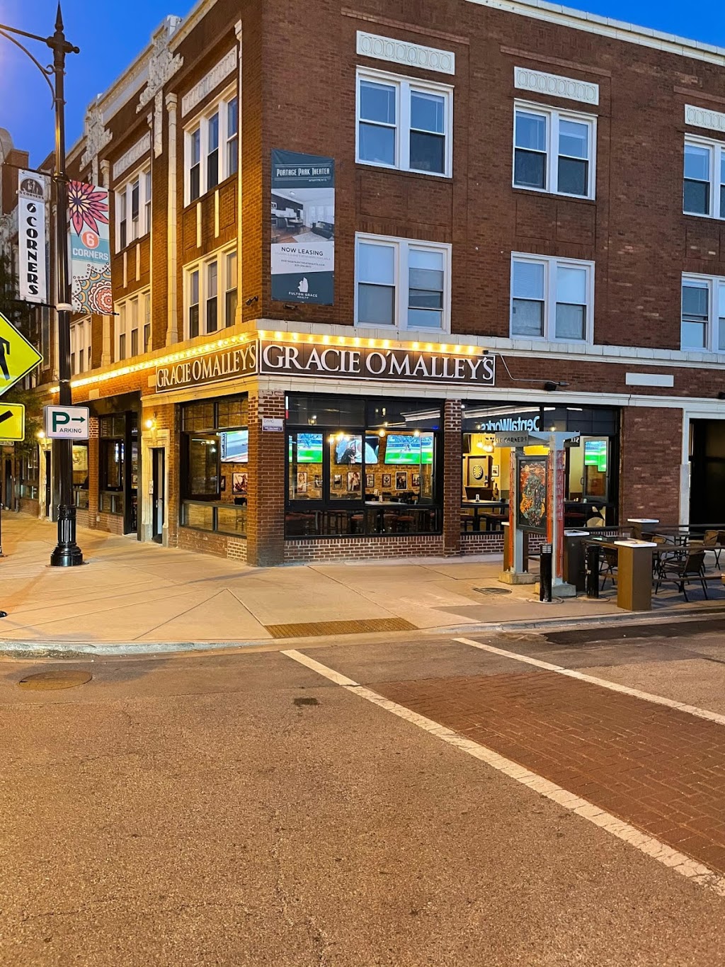 Gracie OMalleys Six Corners | restaurant | 4058 N Milwaukee Ave, Chicago, IL 60641, USA | 7739303307 OR +1 773-930-3307