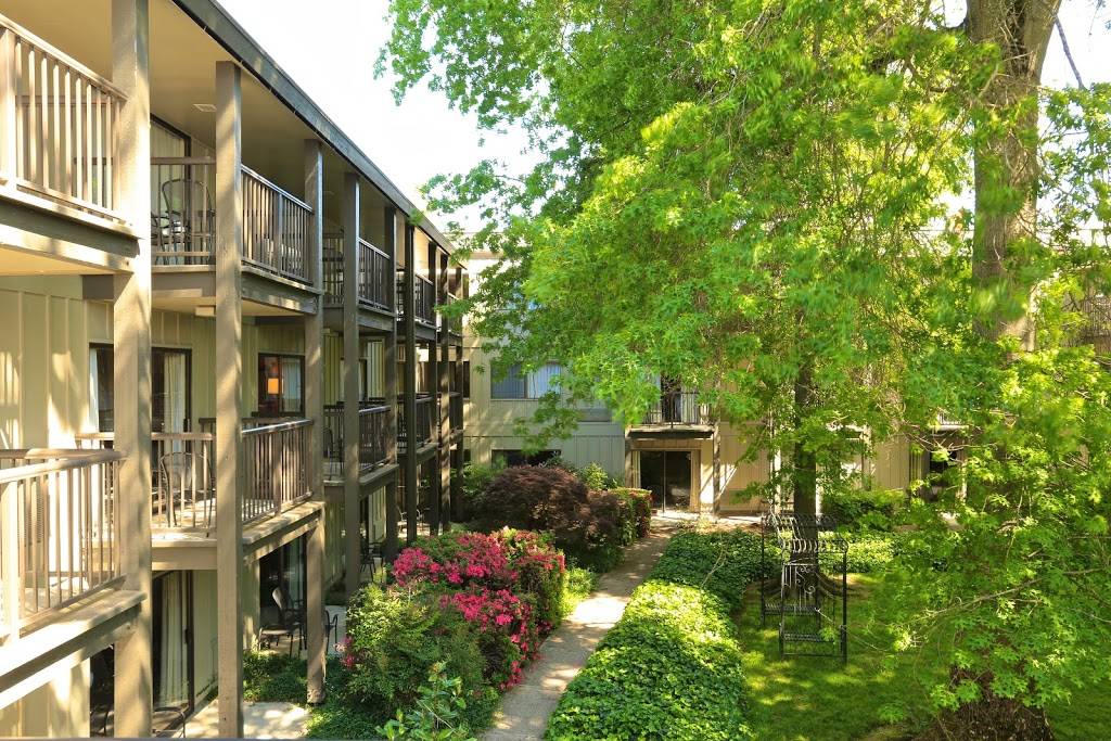 Valley River Inn | restaurant | 1000 Valley River Way, Eugene, OR 97401, USA | 5417431000 OR +1 541-743-1000