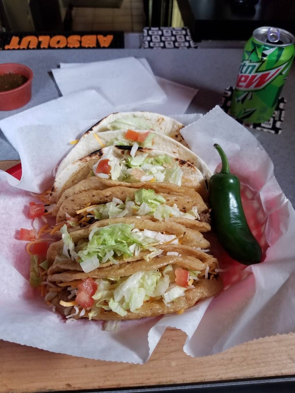 The Blue Ribbon Tavern & Eatery | restaurant | 739 W St Paul Ave, Waukesha, WI 53188, USA | 2625428100 OR +1 262-542-8100