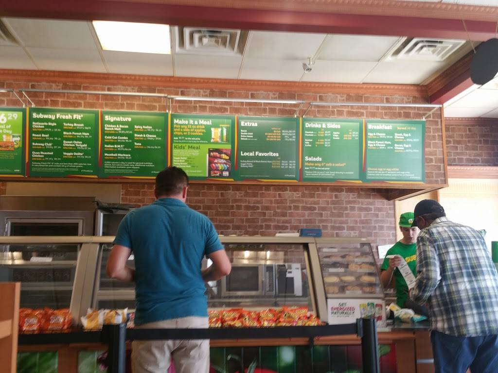 Subway Restaurants | restaurant | 2211 N Gary Ave, Wheaton, IL 60187, USA | 6306828000 OR +1 630-682-8000