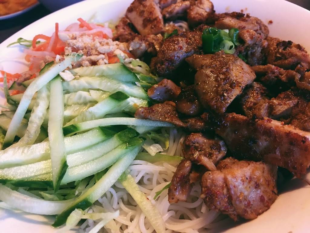 Phở VietNam 3969 | restaurant | 3969 Montrose Rd, Niagara Falls, ON L2H 3A1, Canada | 9053719999 OR +1 905-371-9999