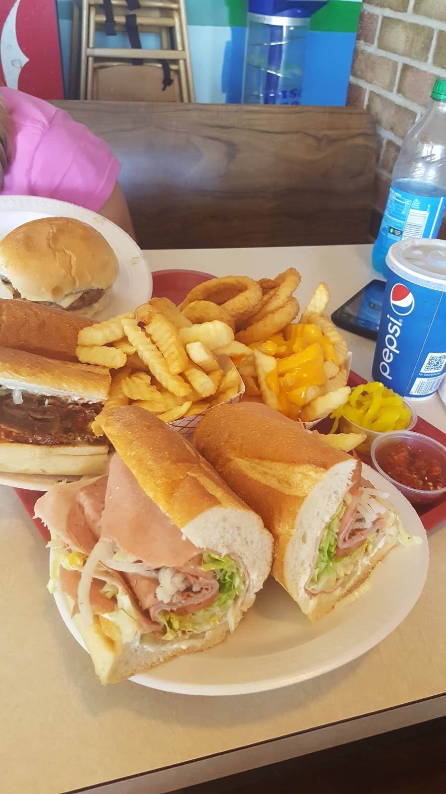 Lees Hoagie House | restaurant | 228 S West End Blvd, Quakertown, PA 18951, USA | 2155387875 OR +1 215-538-7875