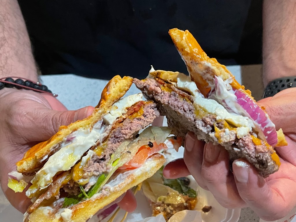 Fat boy ricks Burgers | restaurant | 12900 SW 128th St, Miami, FL 33186, USA | 3052832205 OR +1 305-283-2205