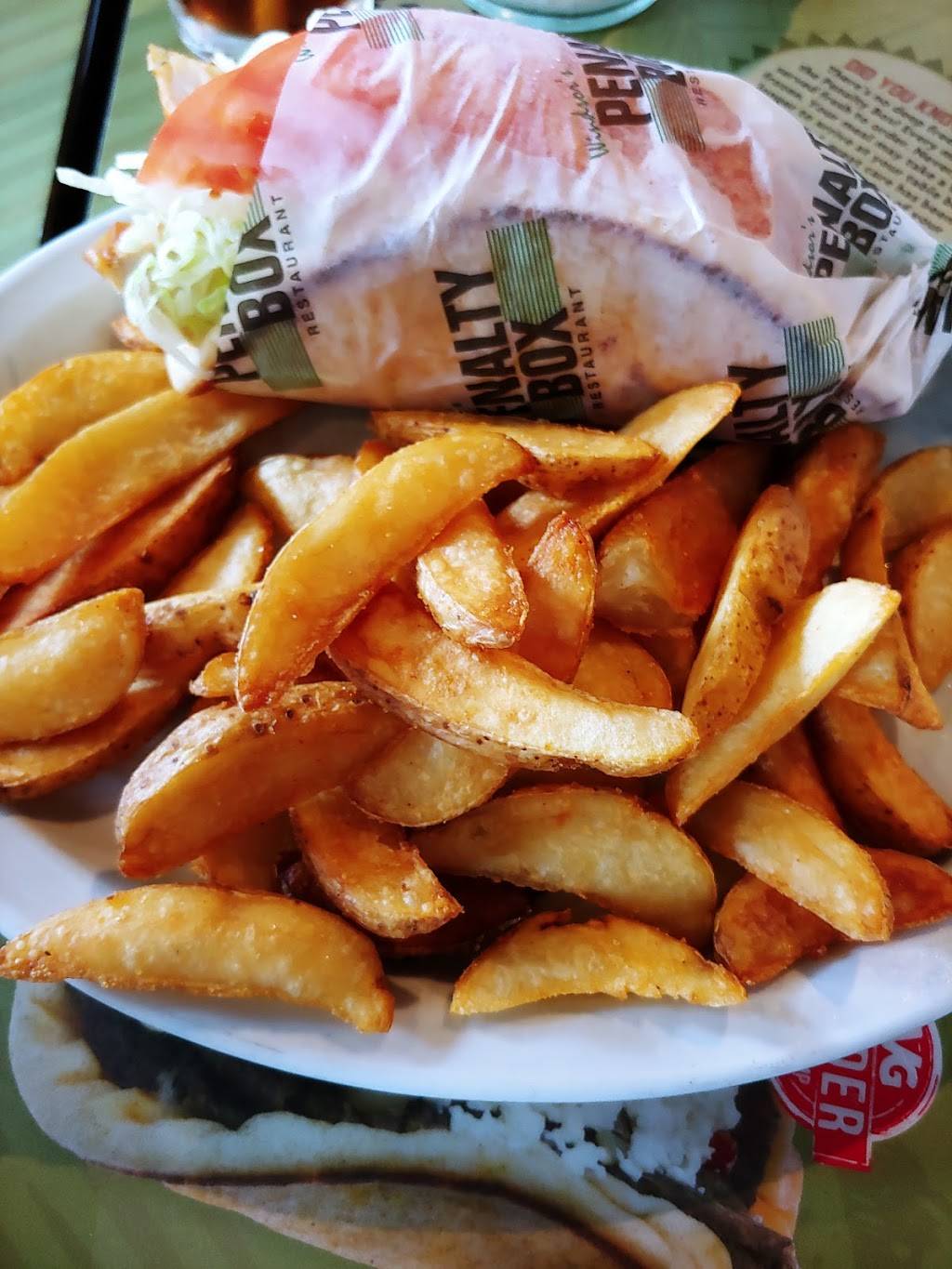 Windsors Penalty Box Restaurant | restaurant | 2151 Walker Rd, Windsor, ON N8W 3P5, Canada | 5192533310 OR +1 519-253-3310