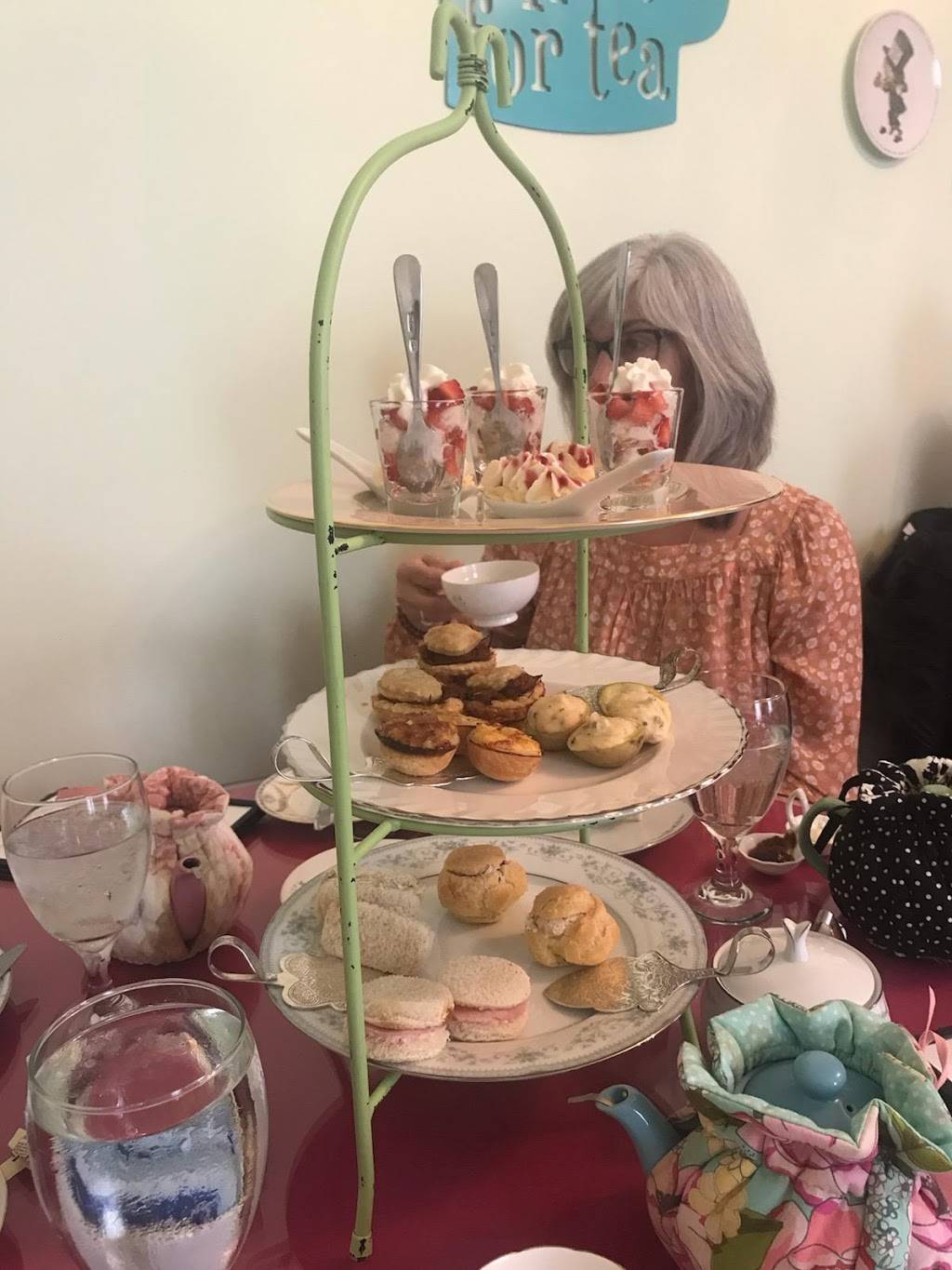 2 Sisters Tea Room & Gift Shop | restaurant | 205 W Main St, Vine Grove, KY 40175, USA | 2708772393 OR +1 270-877-2393