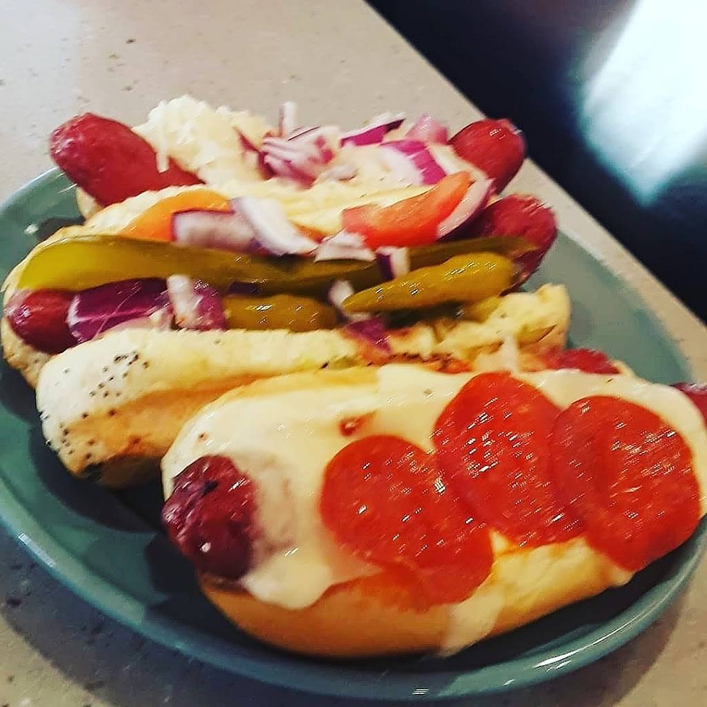 Chucks Drive-Thru Diner) | cafe | 6966 Main St, Caseville, MI 48725, USA | 9898561230 OR +1 989-856-1230