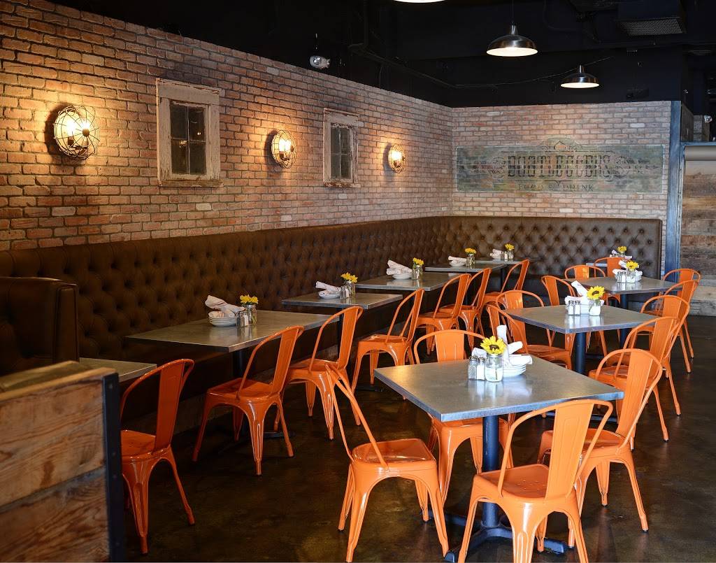 BOOTLEGGERS MODERN AMERICAN SMOKEHOUSE | restaurant | 3375 E Shea Blvd, Phoenix, AZ 85028, USA | 6029964228 OR +1 602-996-4228