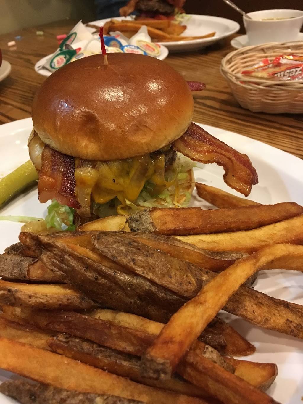 Happy Cafe | restaurant | 103 W Center St, North Liberty, IN 46554, USA | 5743393741 OR +1 574-339-3741