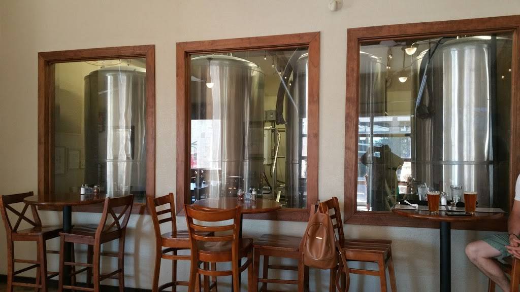 Double Horn Brewing Company | restaurant | 208 Ave H, Marble Falls, TX 78654, USA | 8306935165 OR +1 830-693-5165