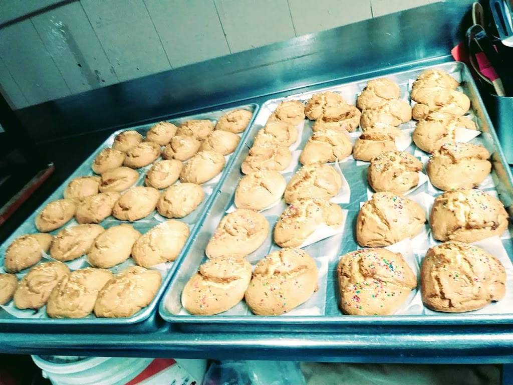 Panaderia & Pupuseria Candelaria de la Frontera | restaurant | 632 N Miami Ave, Marshall, MO 65340, USA | 6608154557 OR +1 660-815-4557