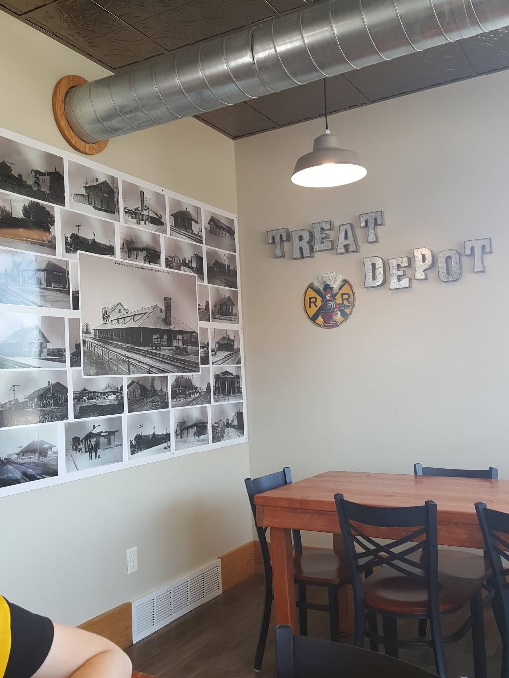 Treat Depot | restaurant | 609 River St, Spooner, WI 54801, USA | 7159391777 OR +1 715-939-1777