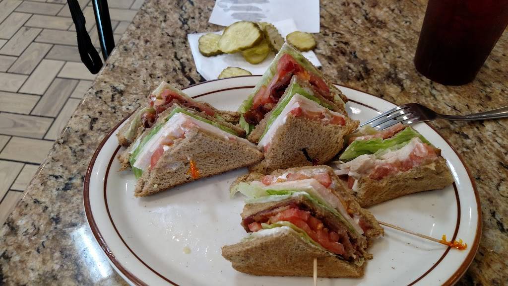 Leos Coney Island | restaurant | 6889 S State Rd, Saline, MI 48176, USA | 7349447100 OR +1 734-944-7100