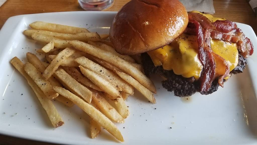 Applebees Grill + Bar | restaurant | 5070 Commercial St SE, Salem, OR 97306, USA | 5033641775 OR +1 503-364-1775