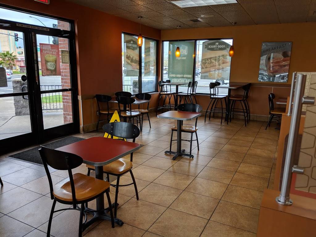 Jack in the Box | restaurant | 4601 Broadway, Sacramento, CA 95820, USA | 9164558690 OR +1 916-455-8690