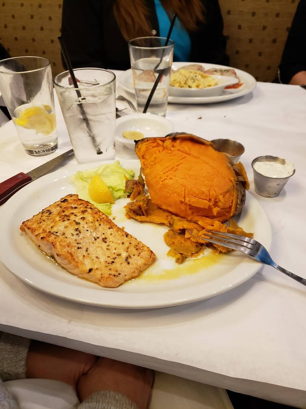 Luckys Steakhouse | restaurant | 3554 Okemos Rd, Okemos, MI 48864, USA | 5173491300 OR +1 517-349-1300