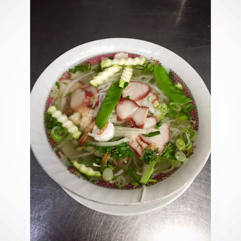 Chez Linh | restaurant | 900 Rue King Ouest, Sherbrooke, QC J1H 1S2, Canada | 8195657071 OR +1 819-565-7071