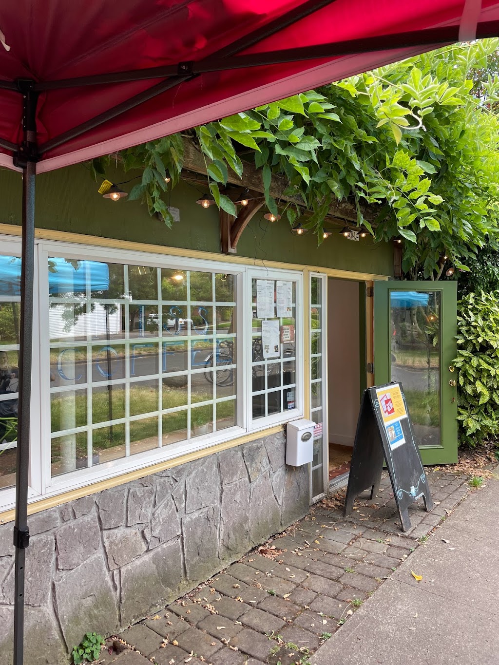 KISS Coffee | cafe | 3016 NE Ainsworth St, Portland, OR 97211, USA