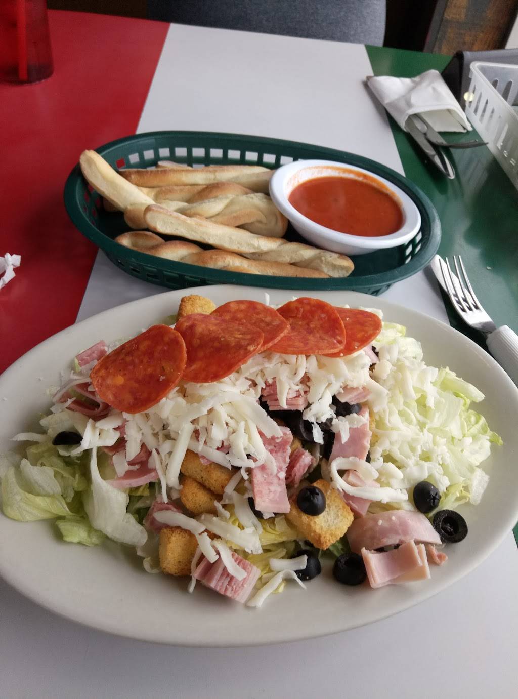 Ricos Pizzeria | restaurant | 3500 S Broadway, Englewood, CO 80113, USA | 3037810541 OR +1 303-781-0541