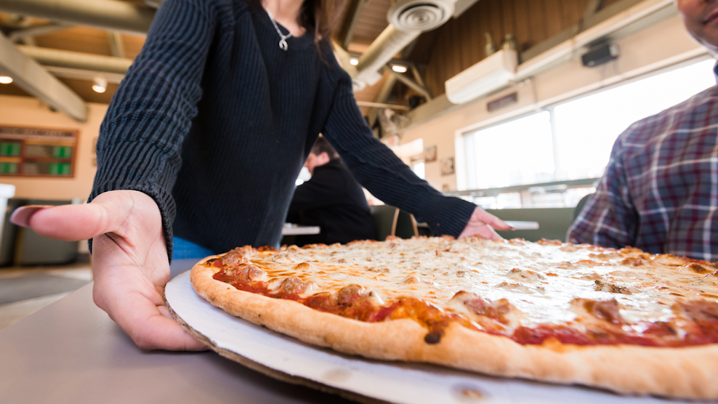 Nicks Pizza & Beef | restaurant | 815 Mannheim Rd, Bellwood, IL 60104, USA | 7084932200 OR +1 708-493-2200