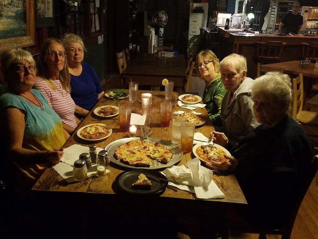 Louies On the Lake | restaurant | 2122, 1659 Lake Rabun Rd, Lakemont, GA 30552, USA | 7067823276 OR +1 706-782-3276