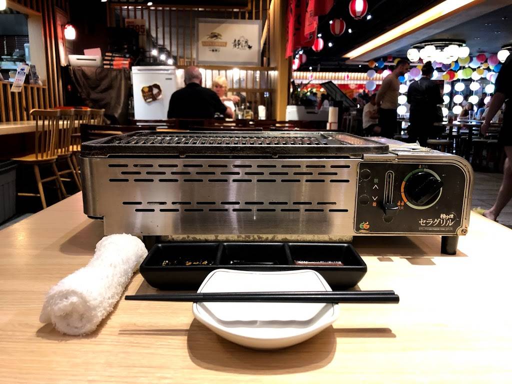 Sizzle | restaurant | 2250 Kalakaua Ave #1, Honolulu, HI 96815, USA | 8087772233 OR +1 808-777-2233