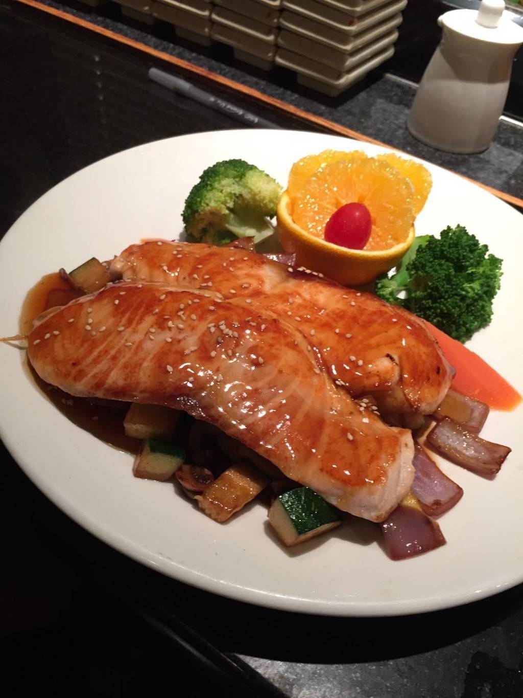 Fuji Sushi & Japanese restaurant | restaurant | 238, W56, New York, NY 10019, USA | 2125869888 OR +1 212-586-9888