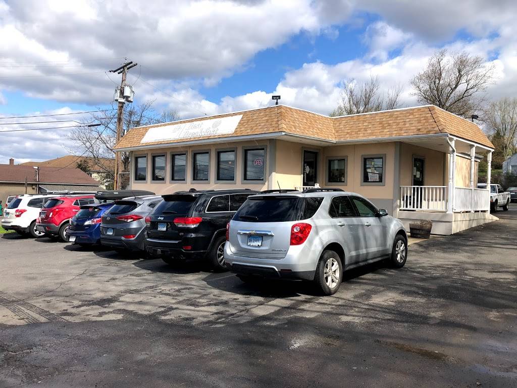 Olympos Diner | restaurant | 1130 E Main St, Meriden, CT 06450, USA | 2032355636 OR +1 203-235-5636