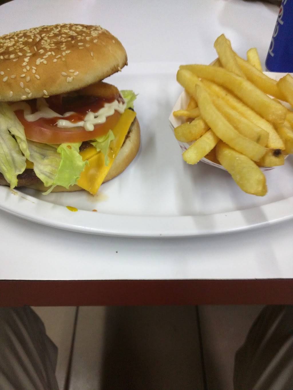 Q Burger | restaurant | Av. Ruiz 1373-3, Zona Centro, 22800 Ensenada, B.C., Mexico | 016461556238 OR +52 646 155 6238