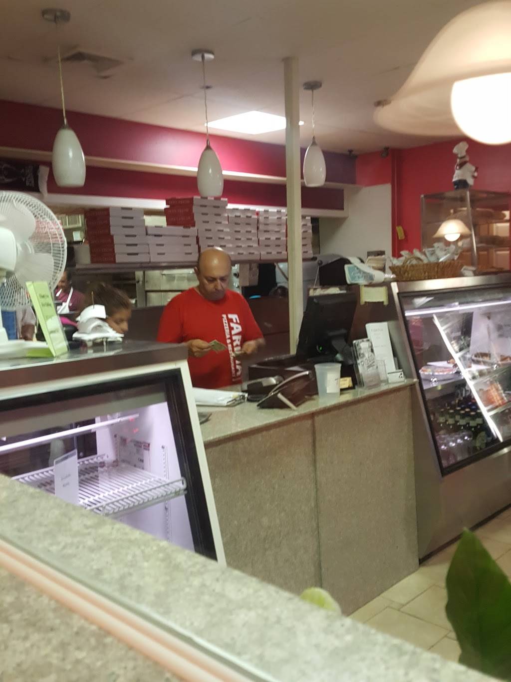 Farina Restaurant & Pizzeria | restaurant | 516 CT-80, Guilford, CT 06437, USA | 2034579111 OR +1 203-457-9111