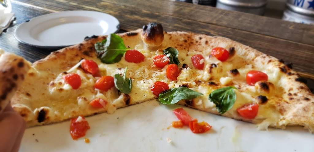 Federalist Public House | restaurant | 2009 Matsui Alley, Sacramento, CA 95811, USA | 9164003859 OR +1 916-400-3859