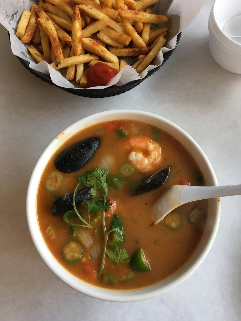 Asian Cajun | restaurant | 2021, 2428 N Ashland Ave, Chicago, IL 60614, USA | 7738285642 OR +1 773-828-5642