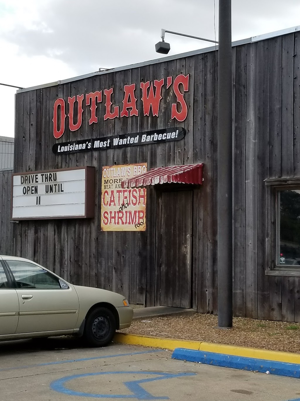 Outlaws BBQ-Alexandria, LA | restaurant | 818 MacArthur Dr, Alexandria, LA 71303, USA | 3184438723 OR +1 318-443-8723