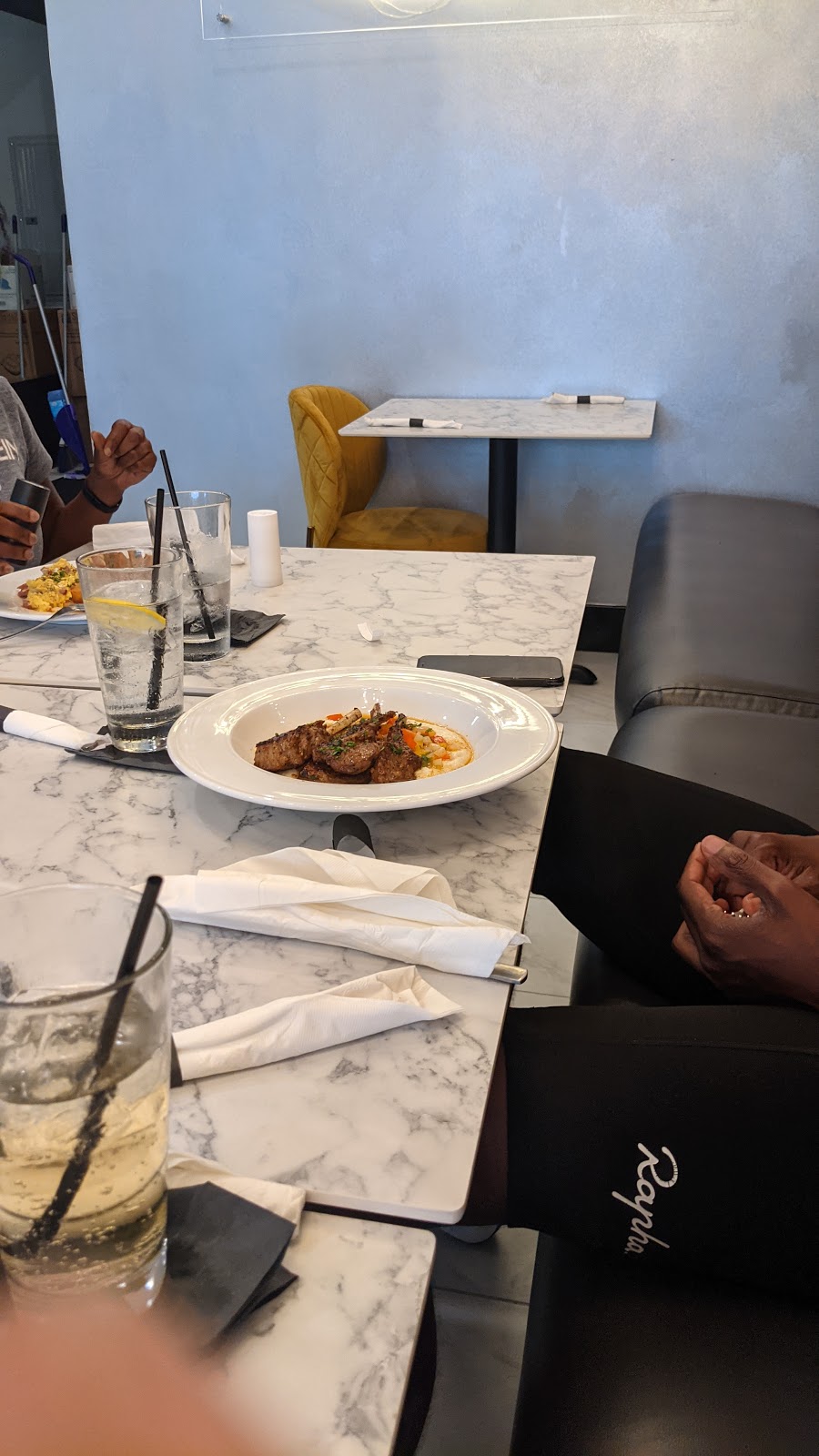 Southern Queenz Restaurant & Bar | restaurant | 1648 Memorial Dr SE D, Atlanta, GA 30317, USA | 4708950316 OR +1 470-895-0316