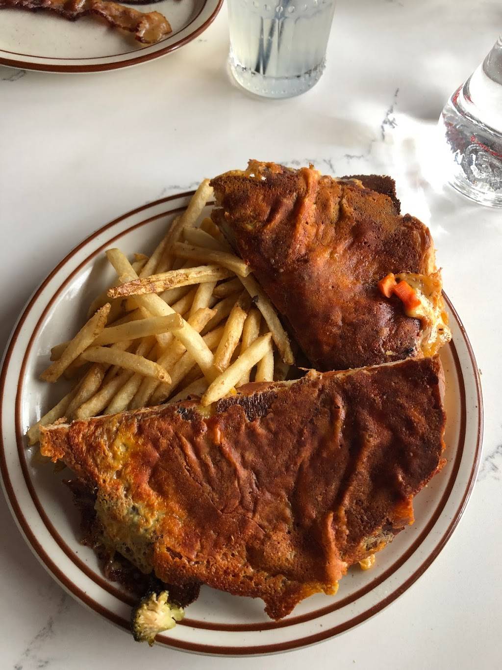 Dons Diner & Cocktails | restaurant | 1100 S 1st St, Milwaukee, WI 53204, USA | 4148080805 OR +1 414-808-0805