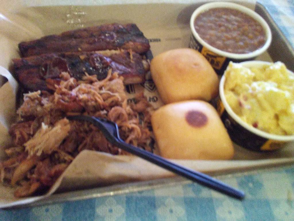 Dickeys Barbecue Pit | restaurant | 15683 Roy Rogers Dr, Victorville, CA 92392, USA | 7604938011 OR +1 760-493-8011