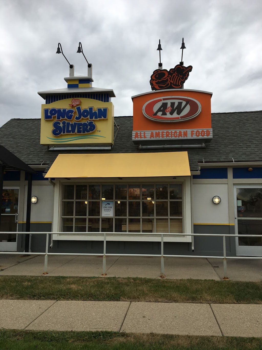 A&W All-American Food / Long John Silvers | restaurant | 4420 Sergeant Rd, Sioux City, IA 51106, USA | 7122742202 OR +1 712-274-2202