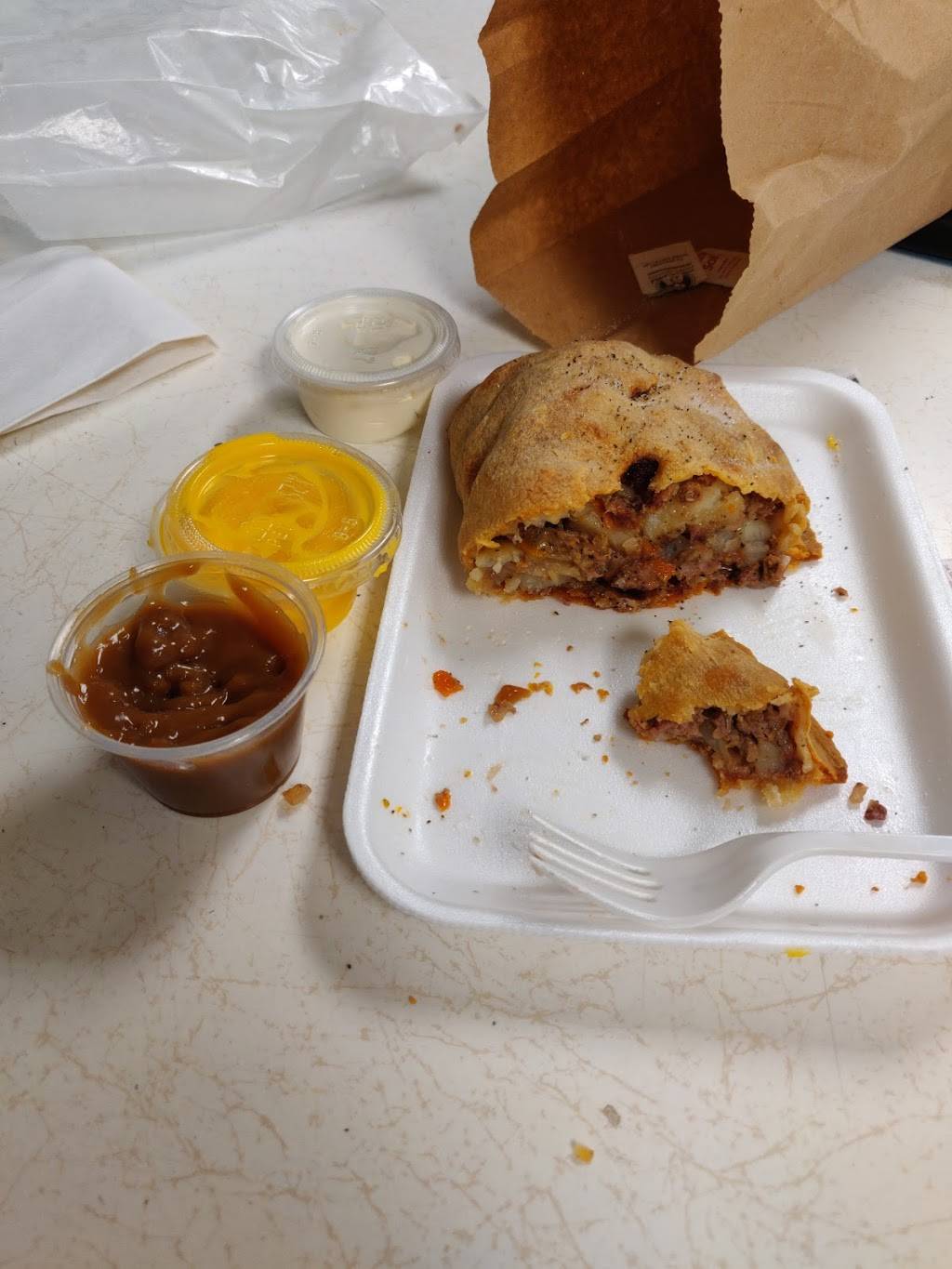 Reynolds Pasty Shop | restaurant | 3525 W Burleigh St, Milwaukee, WI 53210, USA | 4144444490 OR +1 414-444-4490