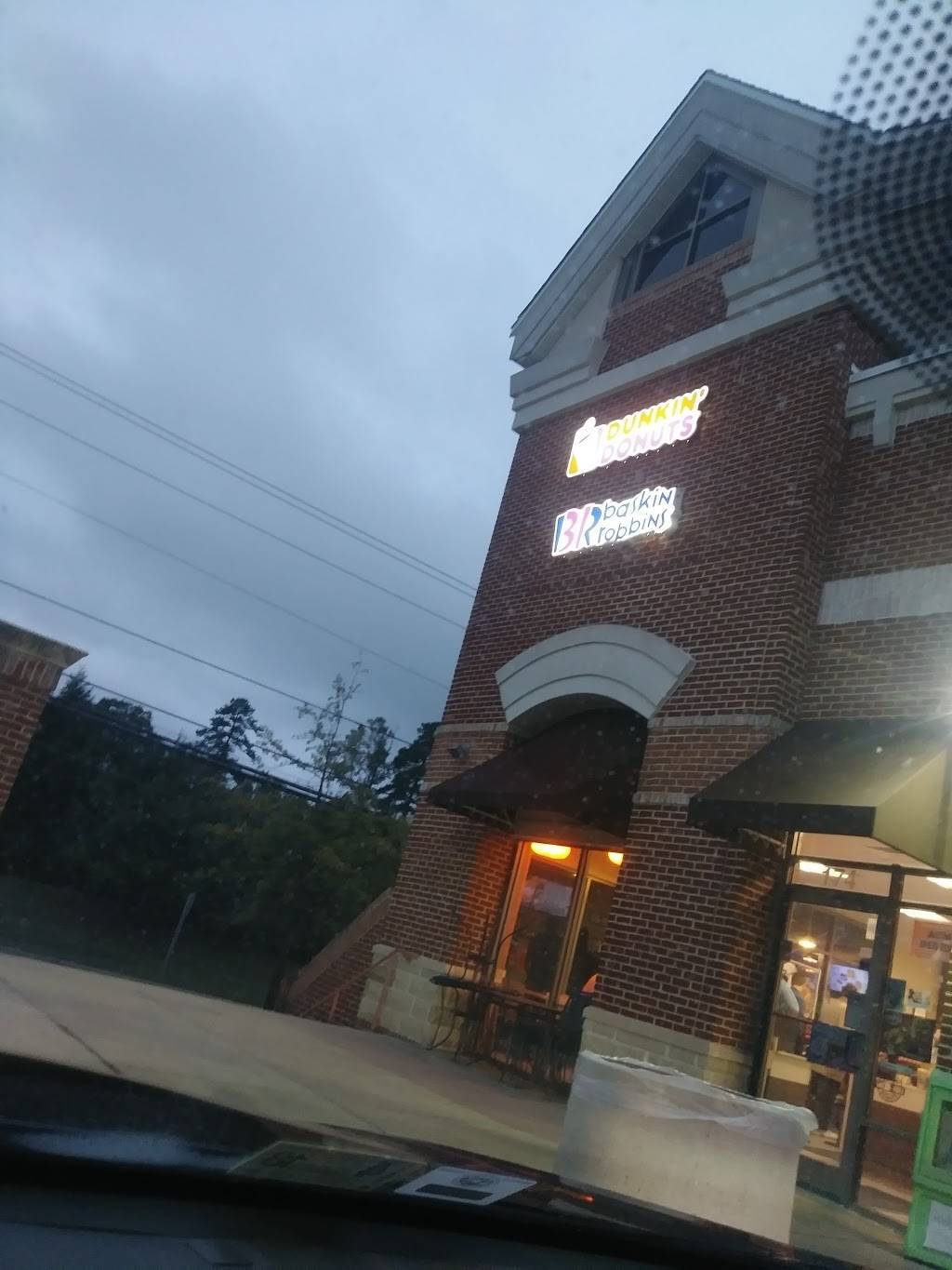 Dunkin | cafe | 174 Village Center Dr, Lusby, MD 20657, USA | 4103269196 OR +1 410-326-9196