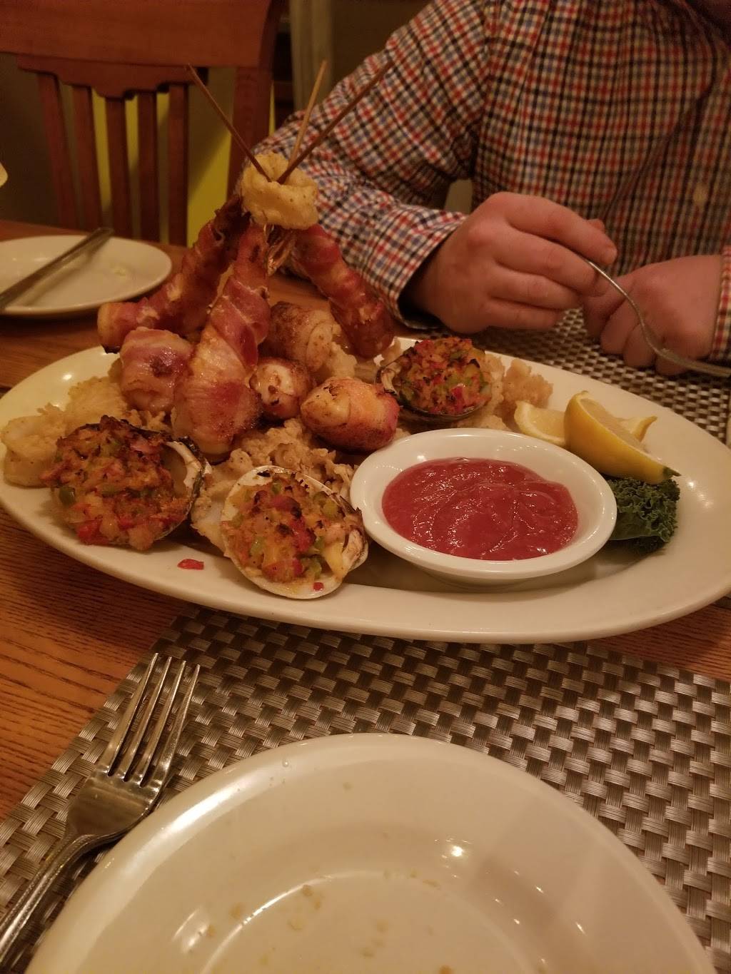 Caseys Restaurant | restaurant | 79 Washington Ave, Rensselaer, NY 12144, USA | 5184633318 OR +1 518-463-3318