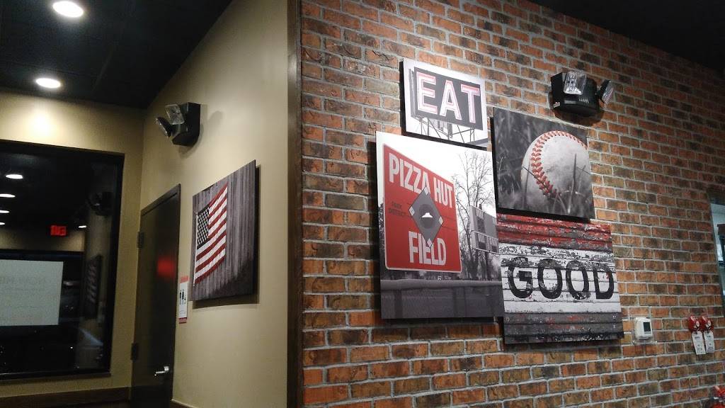 Pizza Hut | meal delivery | 400 NE 69th St Hwy, Claycomo, MO 64119, USA | 8164526723 OR +1 816-452-6723