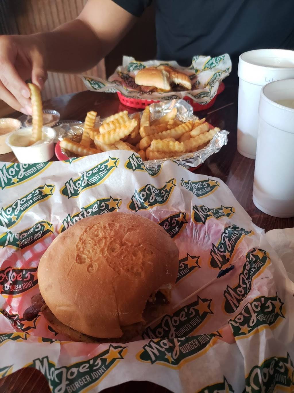 MoJoes Burger Joint | restaurant | 620 Glenwood Ave, Raleigh, NC 27603, USA | 9198326799 OR +1 919-832-6799