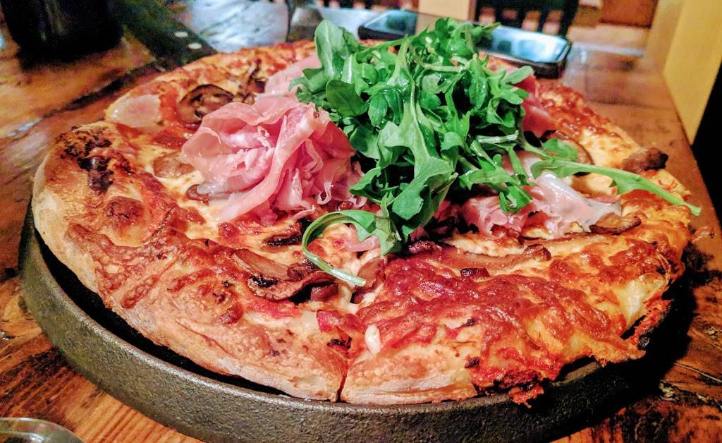 LOurs Caverne Culinaire | restaurant | 200 Rue Sainte-Marie, La Prairie, QC J5R 1G2, Canada | 4506953113 OR +1 450-695-3113