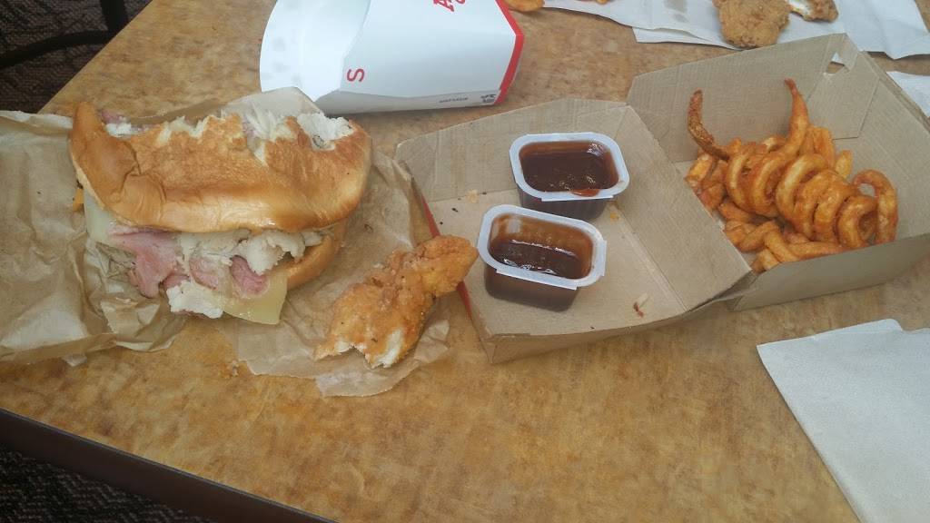 Arbys | restaurant | 16 Towne Center Dr, Leechburg, PA 15656, USA | 7248459399 OR +1 724-845-9399