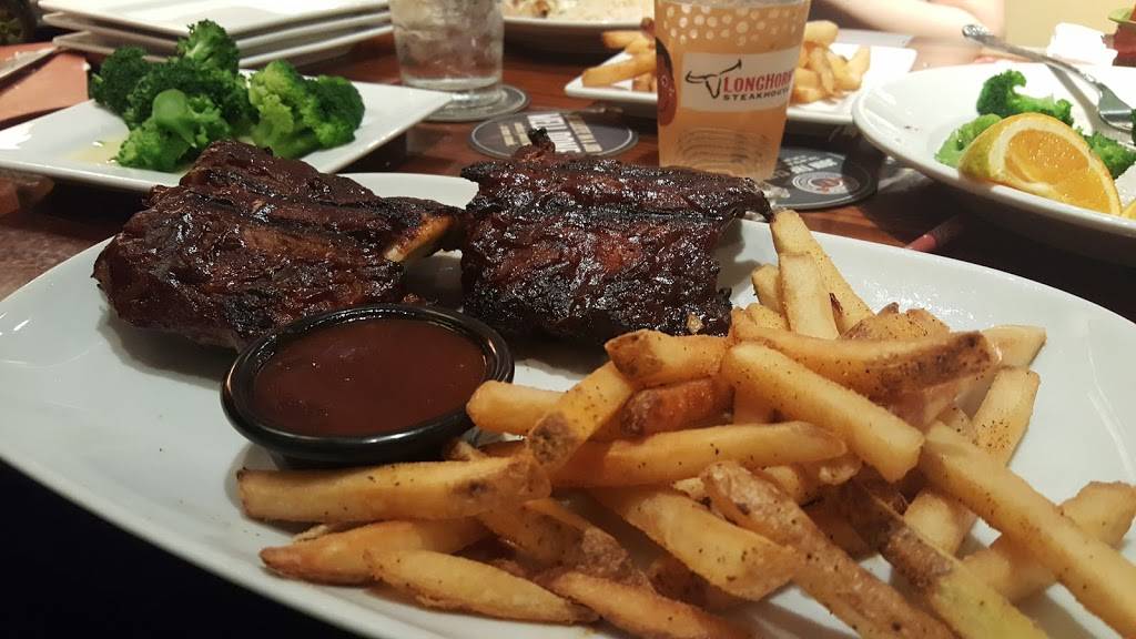 LongHorn Steakhouse | meal takeaway | 8010 Trail Blvd, Naples, FL 34108, USA | 2395929487 OR +1 239-592-9487